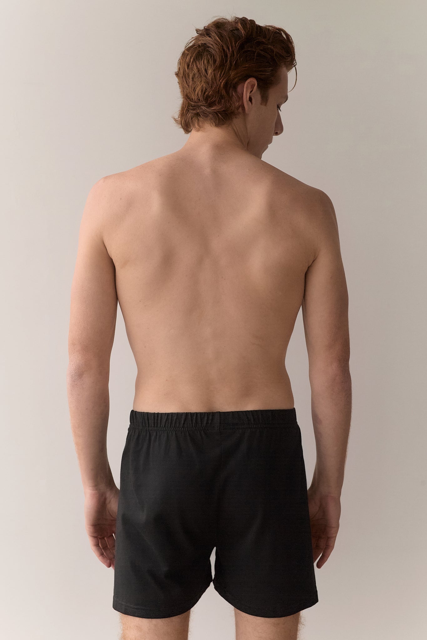Boxer shorts de algodón orgánico para hombre color negro espalda
