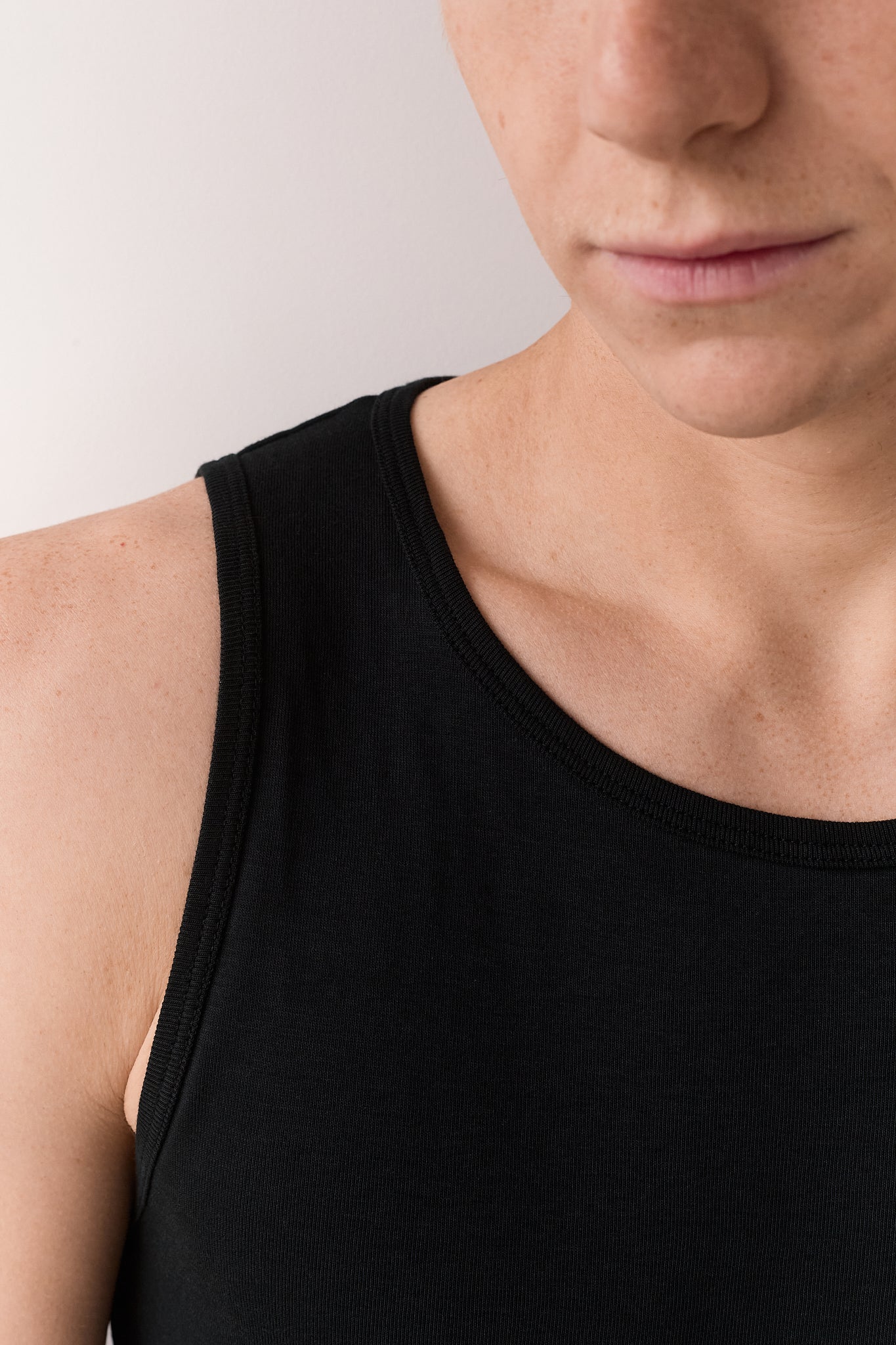 bividi de algodon organico para hombre color negro detalle