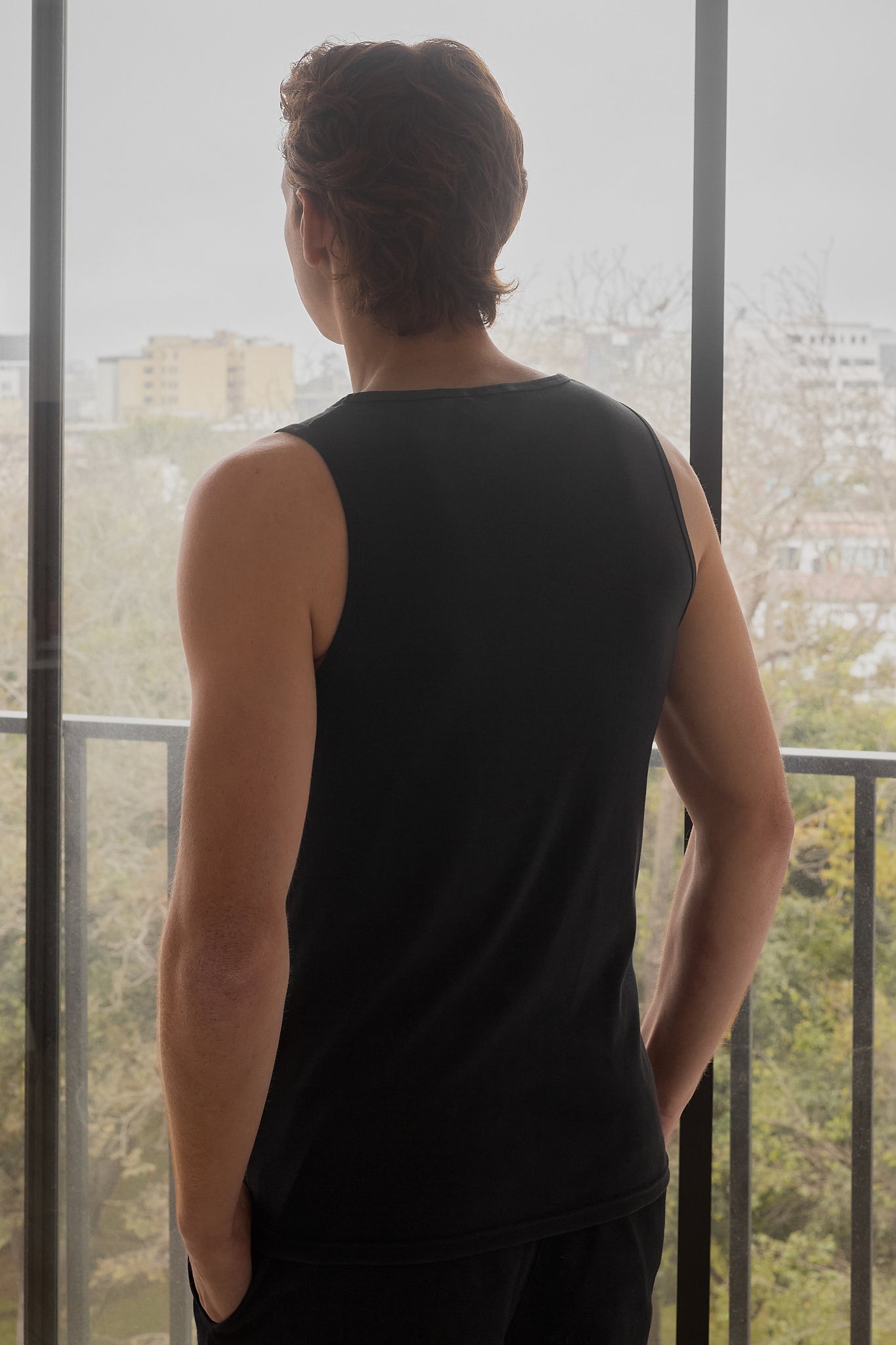 bividi de algodon organico para hombre color negro espalda