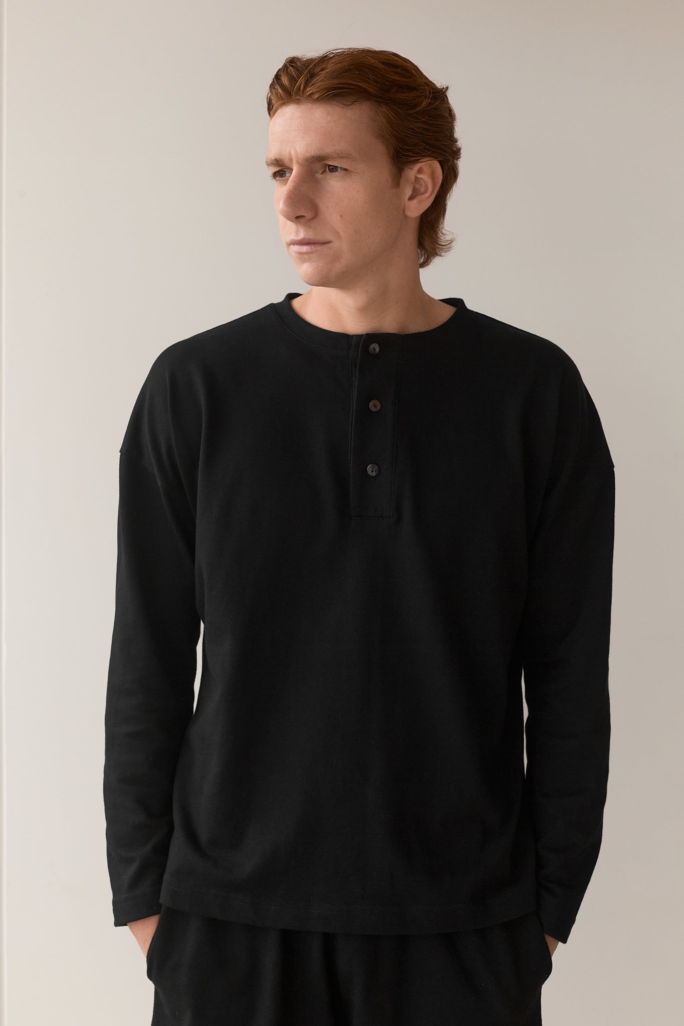 henley algodon pesado para hombre color negro
