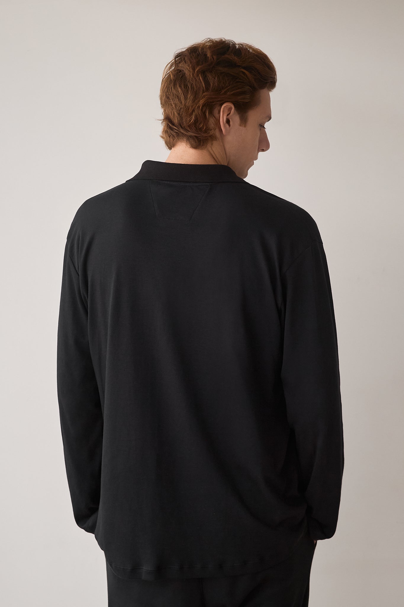 pijama hombre algodon organico manga larga color negro azulado espalda