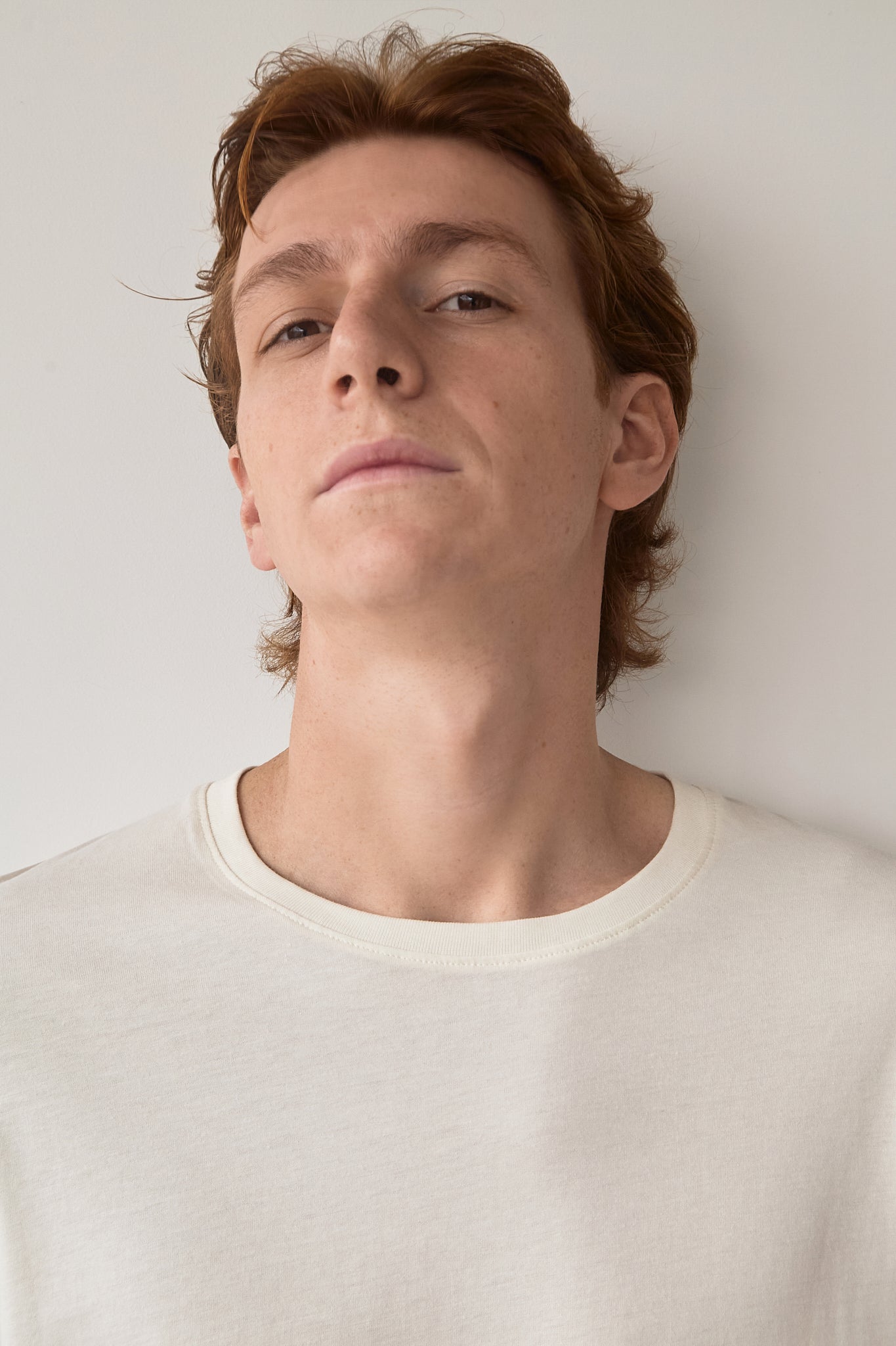 polo algodon organico hombre color hueso cuello redondo