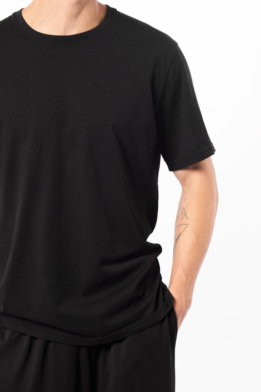 ANIMA TEE IN BLACK